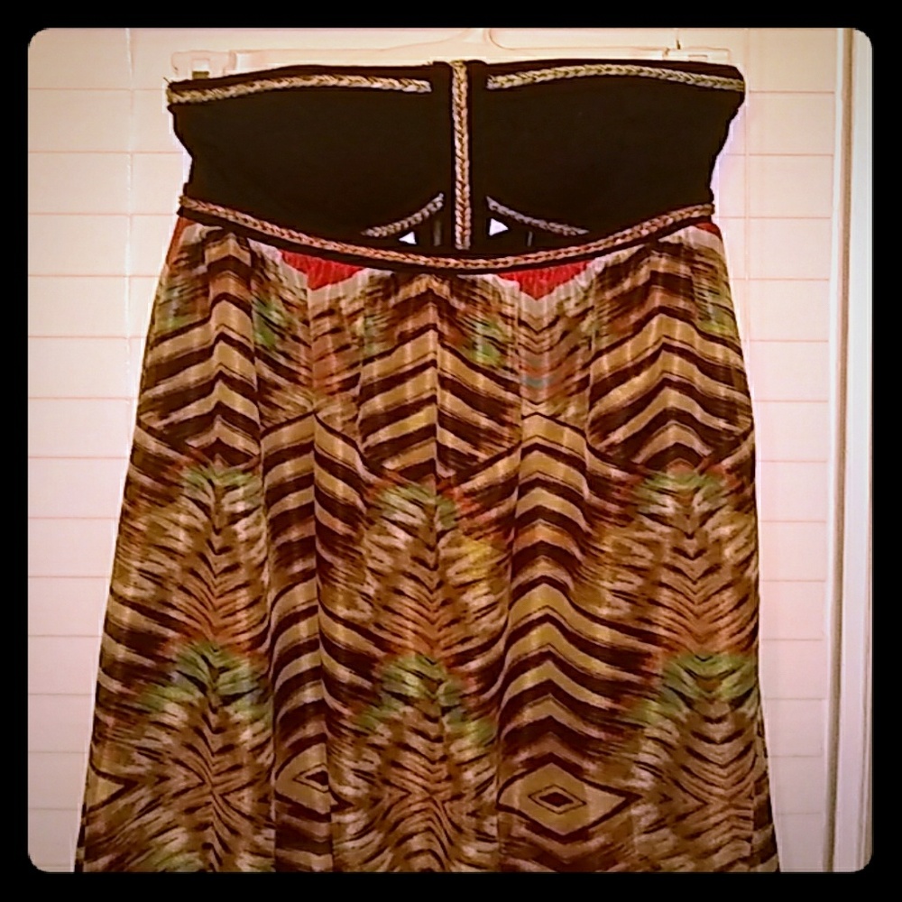 📣Beautiful srapless maxi cutout dress📣